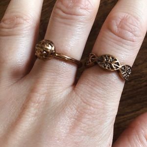✨All jewelry $2✨ Rustic gold rings